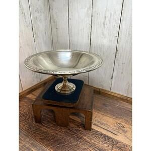 Vintage Oneida Silversmiths Silverplate Footed Pedestal Candy Dish 7 1/2"
